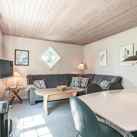 Risegard, Lejl B Apartman Åkirkeby